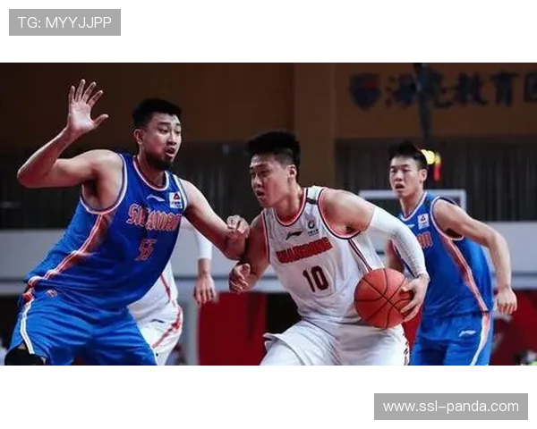 五小阵容应用频率增加，传统中锋面临转型压力